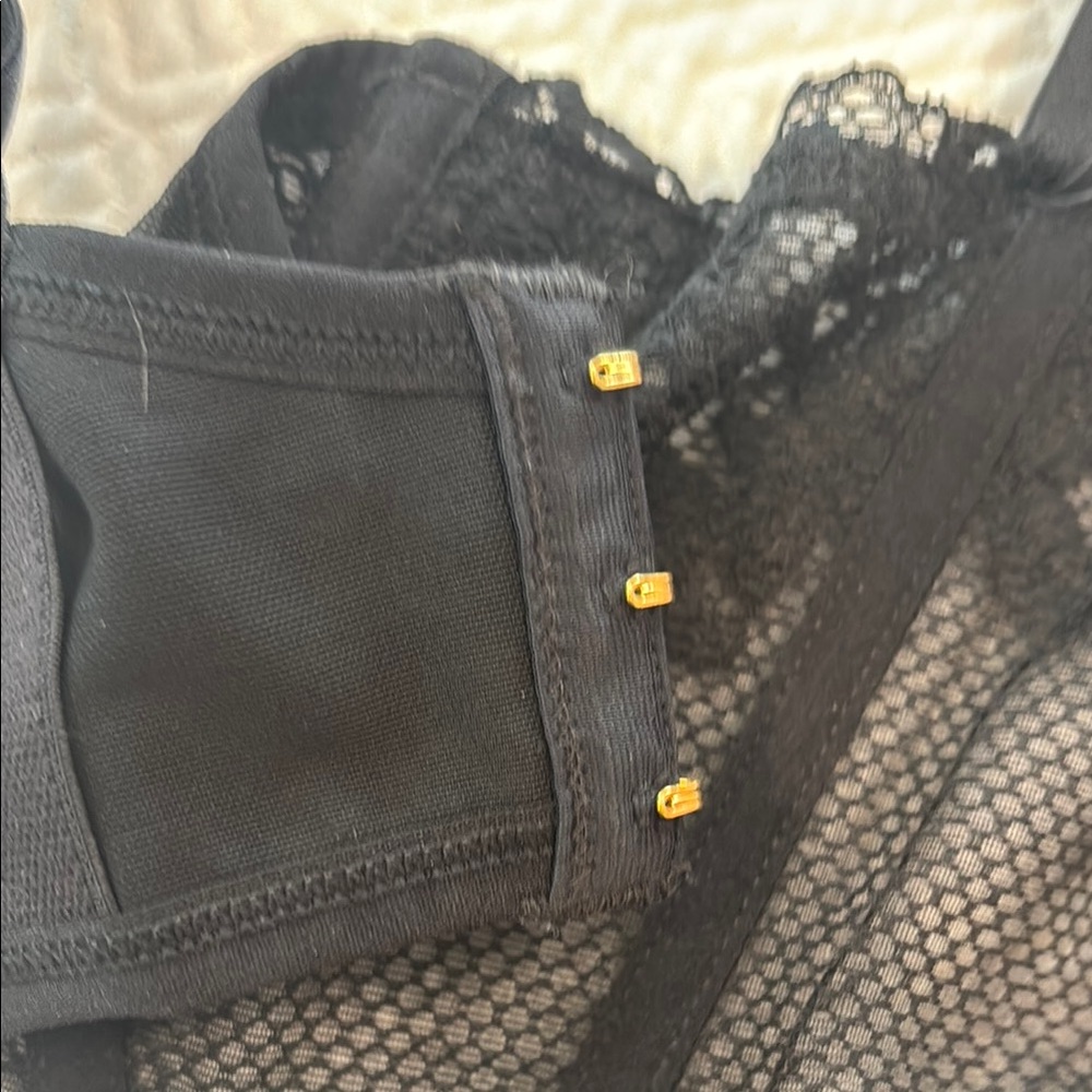 Black Underwire Bra with Adjustable Straps and Molded Cups - Picture 3 of 8